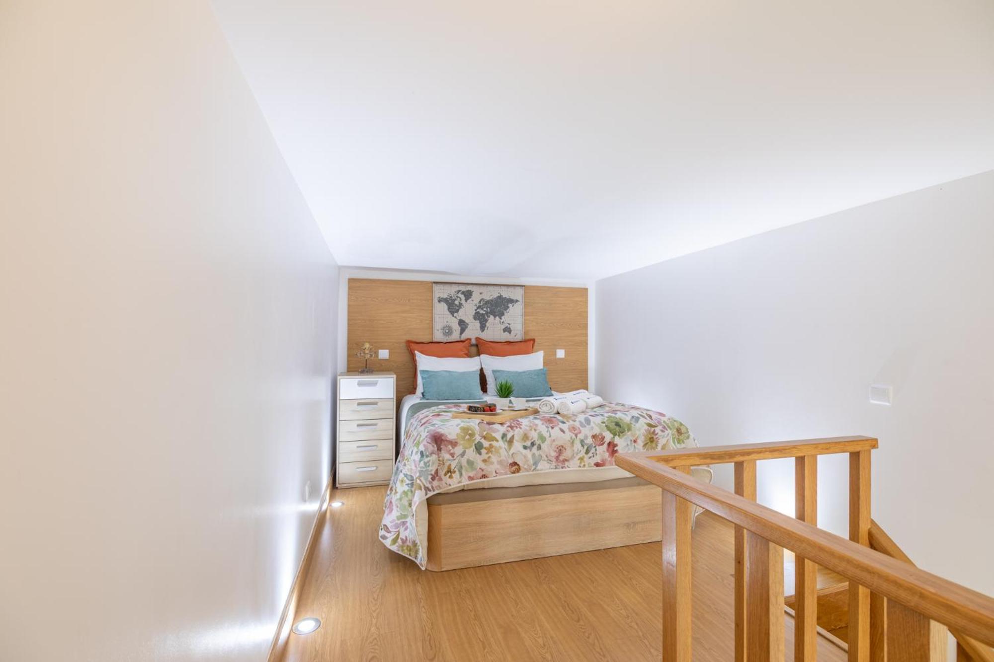 Deluxe Spacious Flats W Mezzanine By Host Wise Apartment Porto Exterior photo