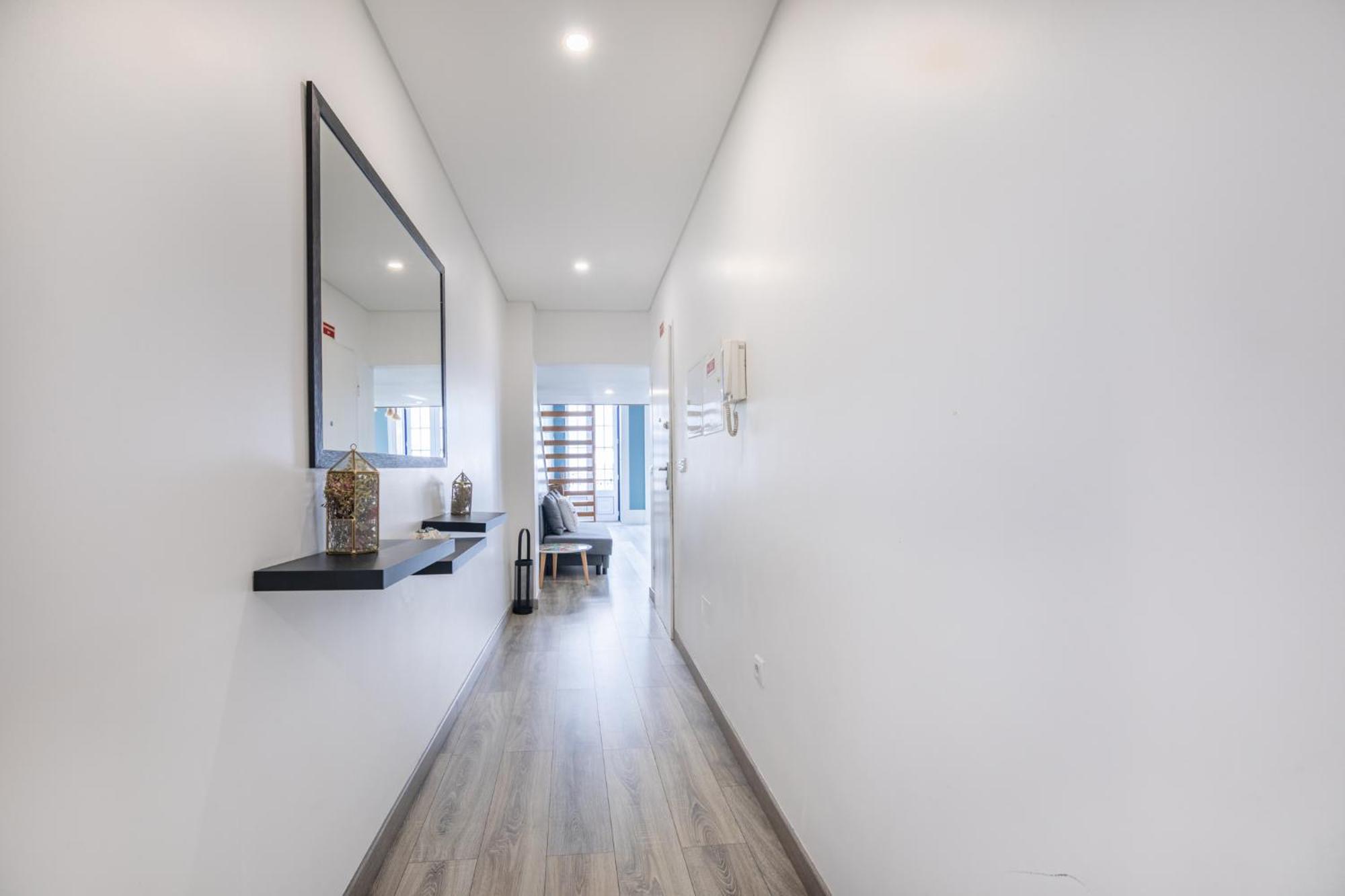 Deluxe Spacious Flats W Mezzanine By Host Wise Apartment Porto Room photo