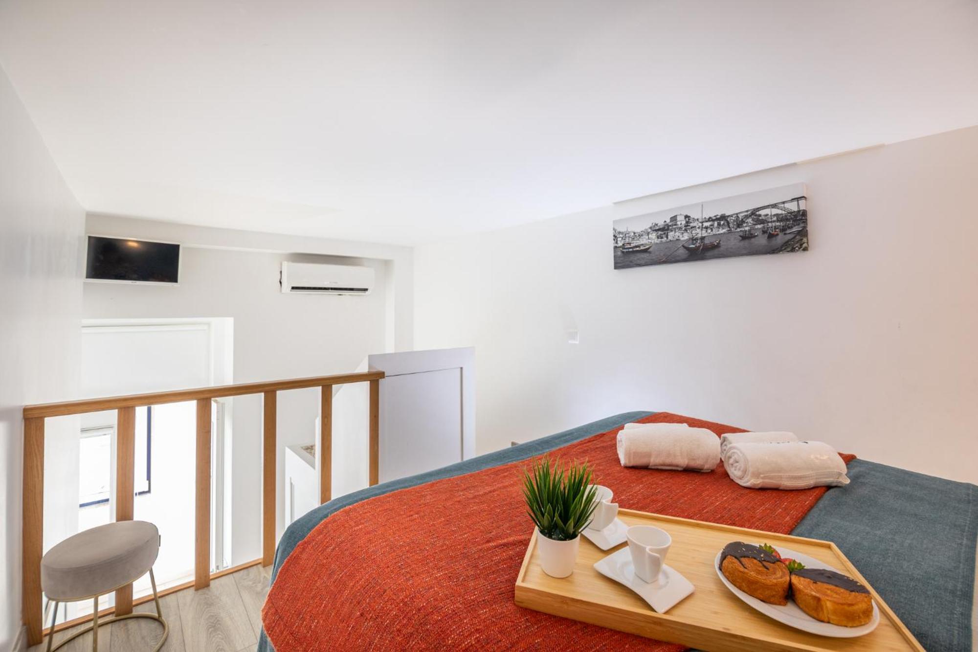 Deluxe Spacious Flats W Mezzanine By Host Wise Apartment Porto Room photo