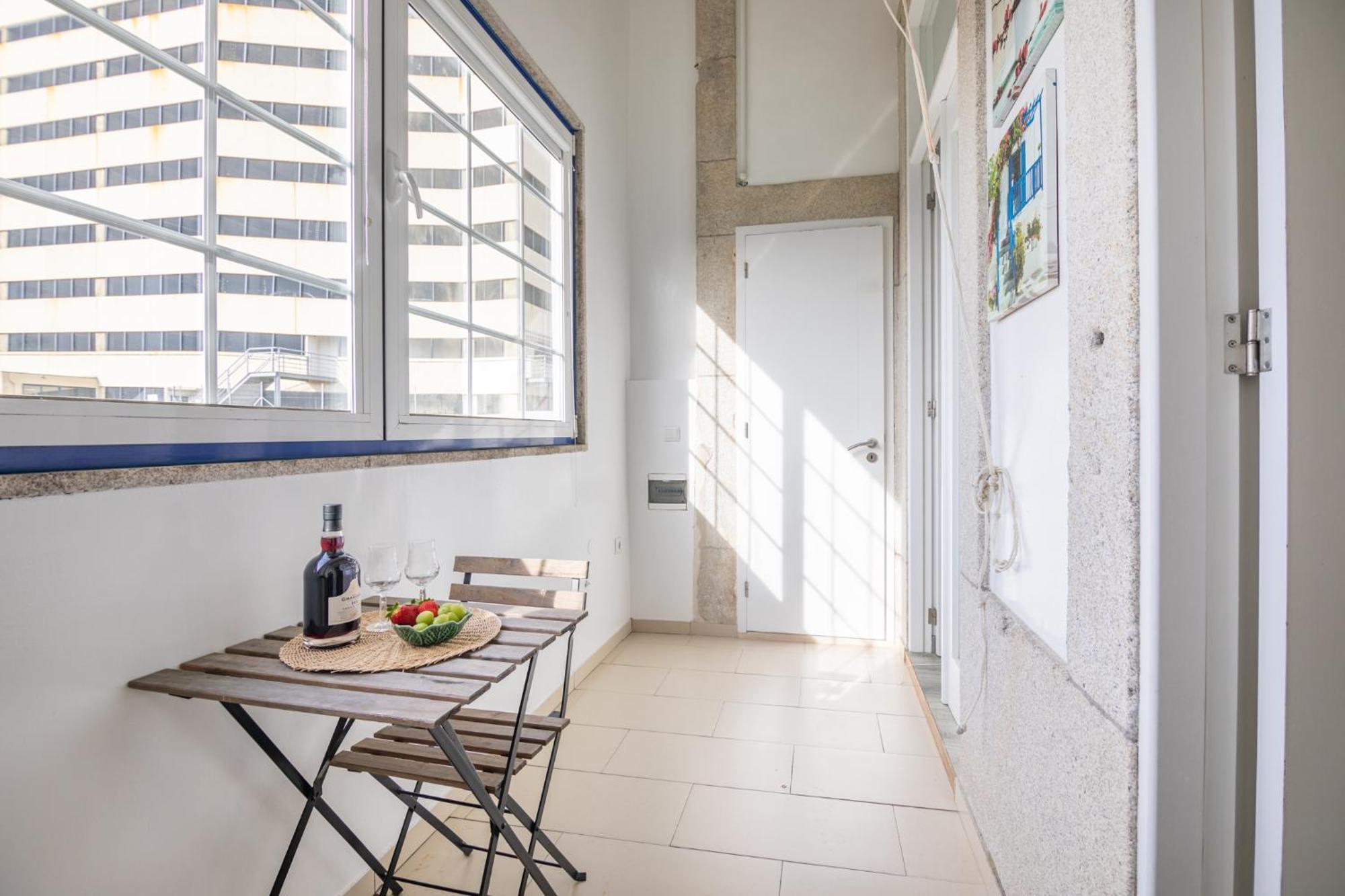 Deluxe Spacious Flats W Mezzanine By Host Wise Apartment Porto Room photo
