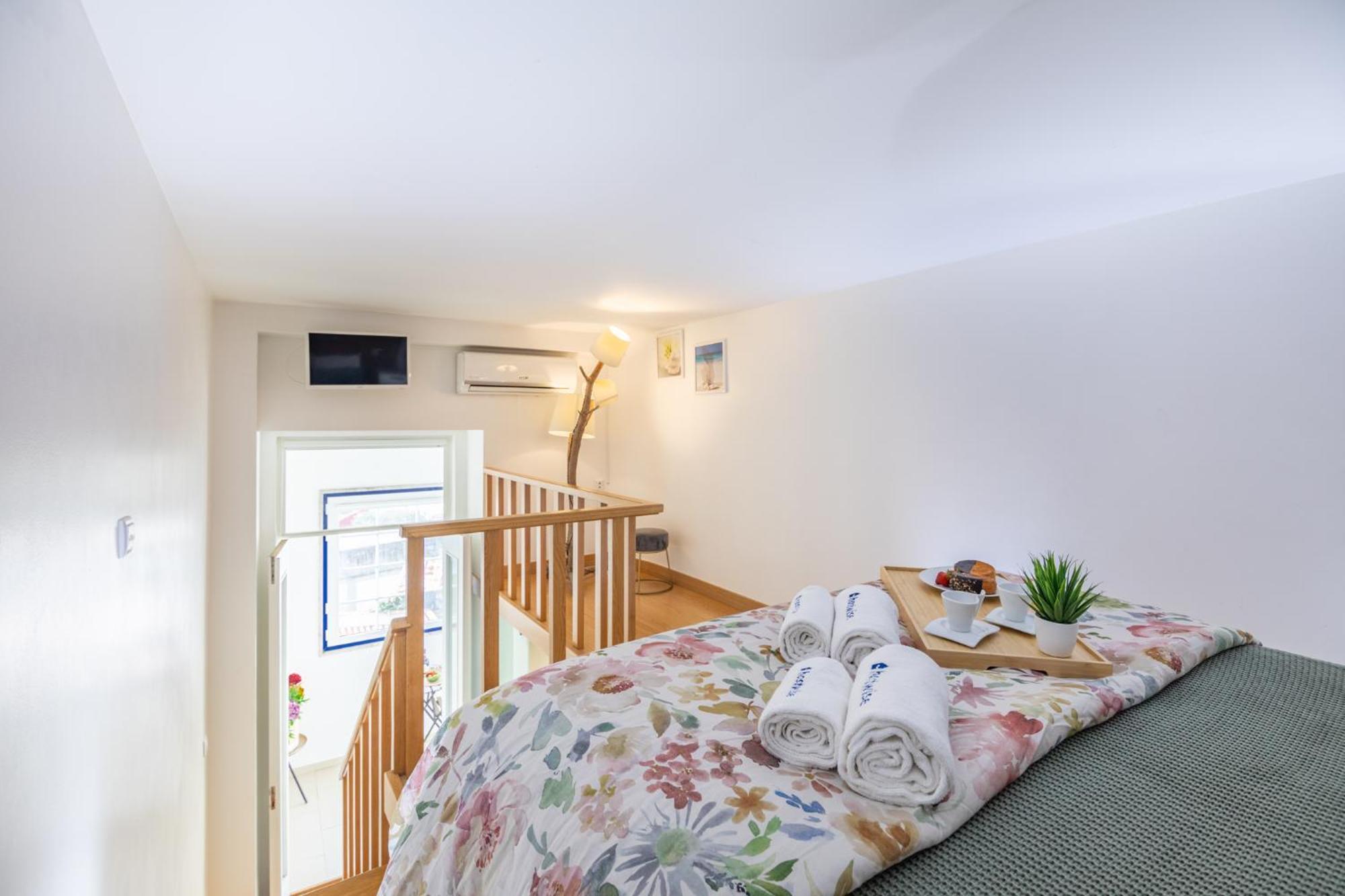 Deluxe Spacious Flats W Mezzanine By Host Wise Apartment Porto Room photo