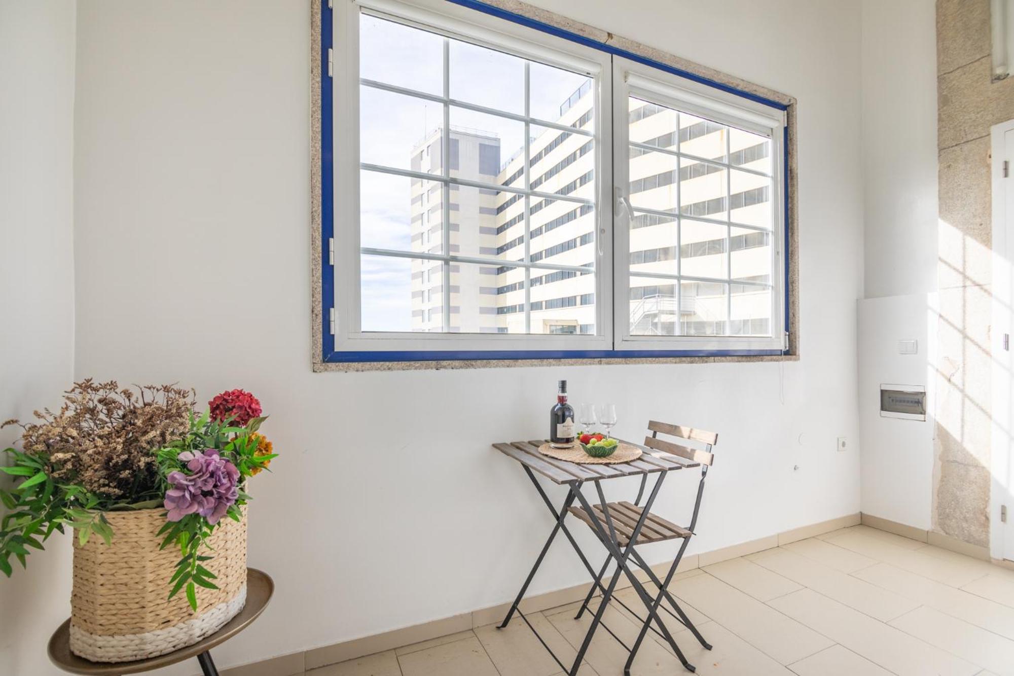 Deluxe Spacious Flats W Mezzanine By Host Wise Apartment Porto Room photo